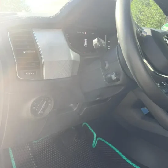 Škoda Kodiaq 2,0 TDI 4x4, EZ 02/2022 – Cockpit auf der Fahrerseite mit Lichtschalter