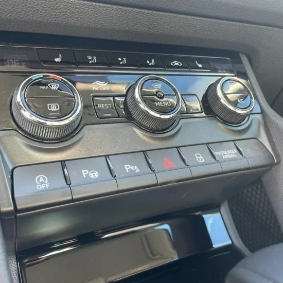 Škoda Kodiaq 2,0 TDI 4x4, EZ 02/2022 – Climatronic-Bedienung mit Sitzheizung und Parkassistent
