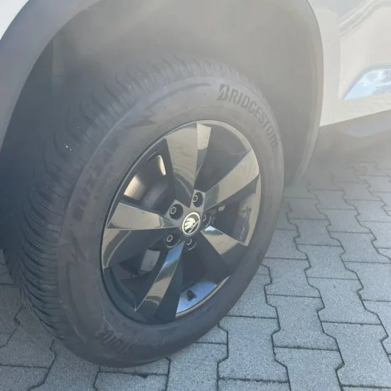 Škoda Kodiaq 2,0 TDI 4x4, EZ 02/2022 – Vorderrad mit Leichtmetallfelge und Winterreifen