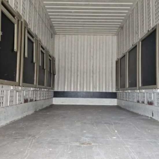 BDF-Wechselkoffer 7,45 m – leerer Innenraum